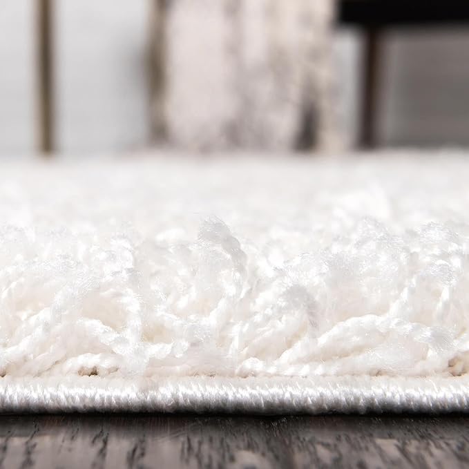 Unique Loom Solid Shag Collection Area Rug (10' 2" Round, Snow White)
