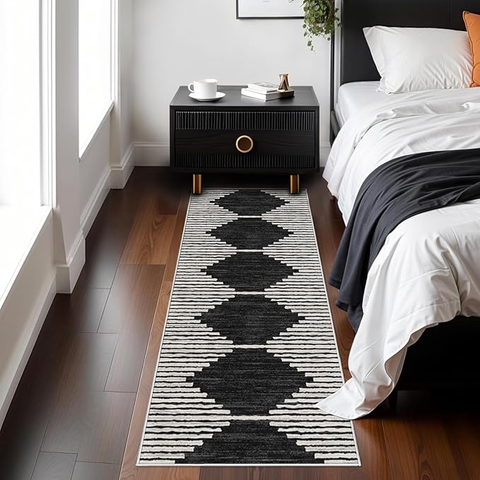 HelloTree Hallway Runner Rug，2.3x5.3 Moroccan Modern Stripe Carpet Washable Machine Bathroom Runner Bohemian Design Modern Soft Non Slip Indoor Rug for Entryway Hallway Laundry Room Bedroom-Black