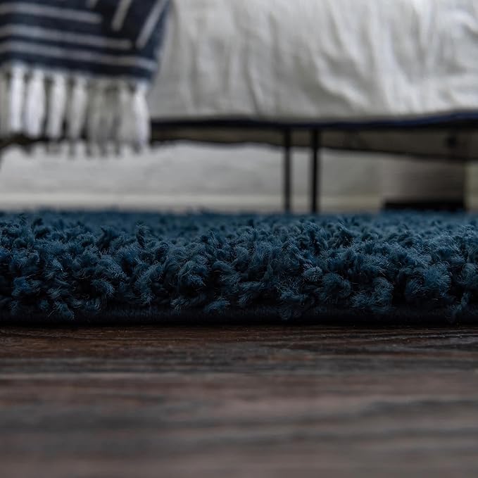 Unique Loom Solid Shag Collection Area Rug (6' 1" Round, Sapphire Blue/ Navy Blue)