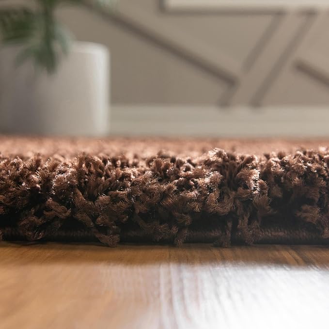 Unique Loom Solid Shag Collection Area Rug (7' 1" Round, Chocolate Brown)