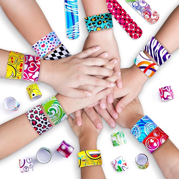 Giraffe Manufacturing 50 Pcs Christmas Slap Bracelets for Kids Bulk – Colorful Snap Bracelets Christmas Party Favors For Kids Stocking Stuffers, Classroom Prize – Fun Wristbands Birthday Gifts