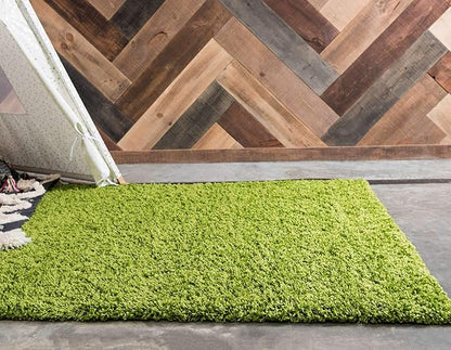 Unique Loom Solid Shag Collection Area Rug (6' 1" x 9' Rectangle, Grass Green)