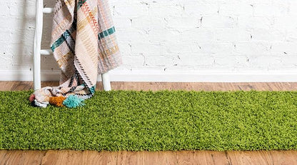 Unique Loom Solid Shag Collection Area Rug (2' 6" x 16' 5" Runner, Grass Green)