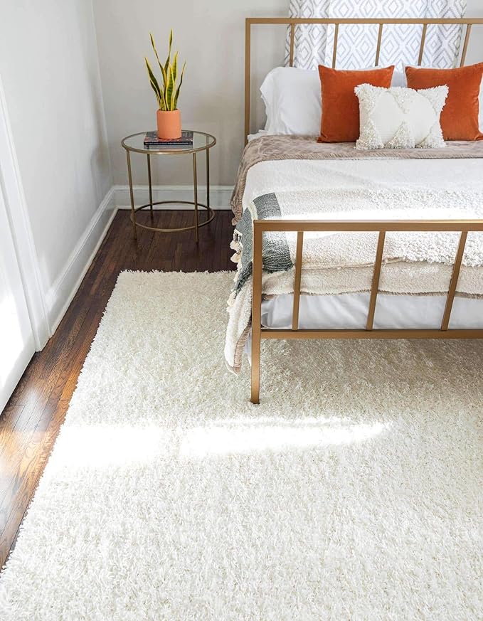 Unique Loom Solid Shag Collection Area Rug (4' 1" x 6' 1" Rectangle, Snow White)